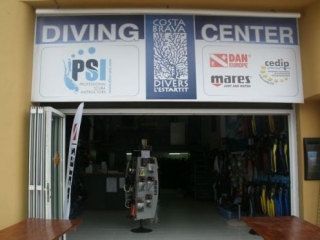 escuela equipada con el material de buceo